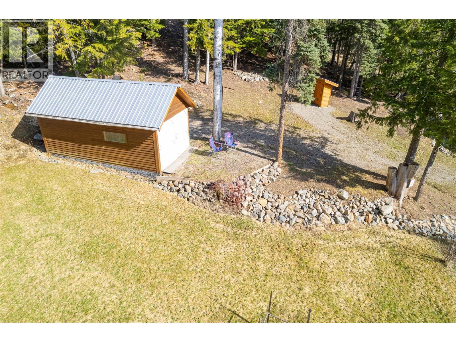 7470 3 Highway, Kitchener, BC - Outdoor