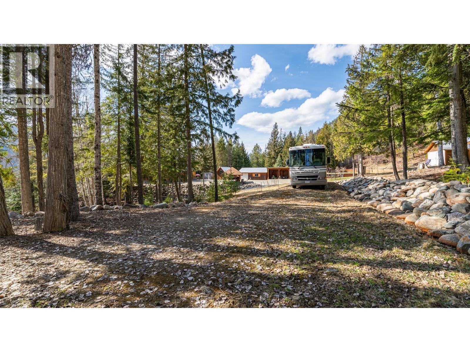 7470 3 Highway, Kitchener, BC - Outdoor With View