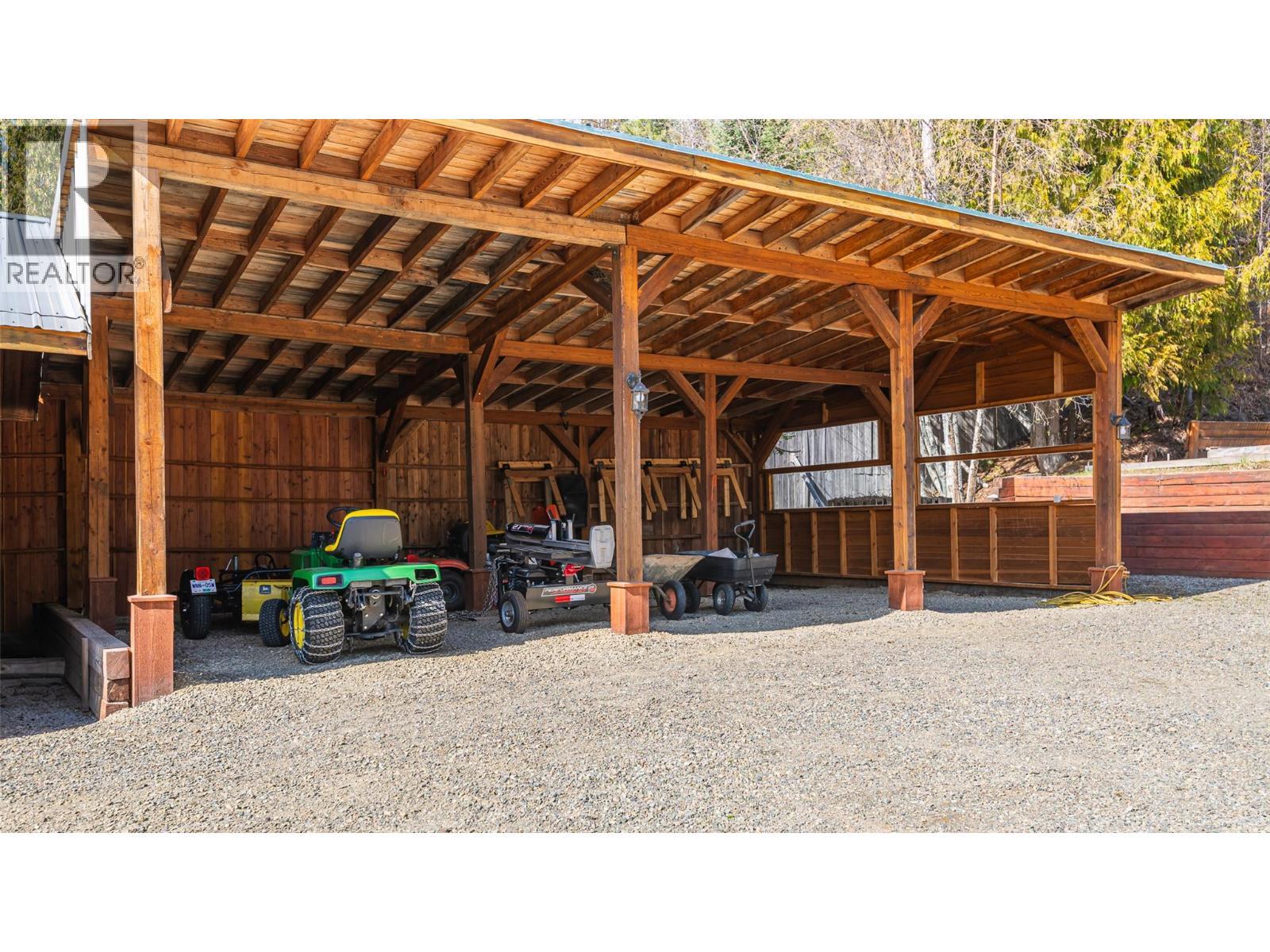 7470 3 Highway, Kitchener, BC - Outdoor With Deck Patio Veranda