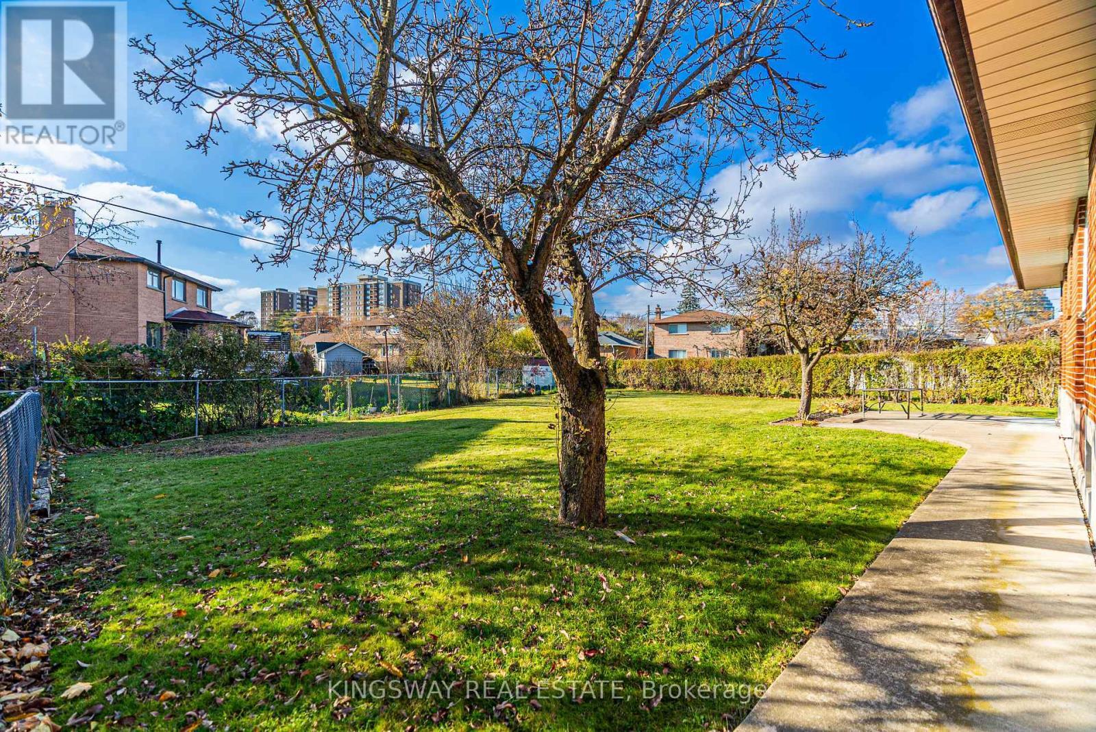 Beautiful backyard with Fruit Trees - 163 Floradale Drive, Mississauga, ON - Outdoor With View
