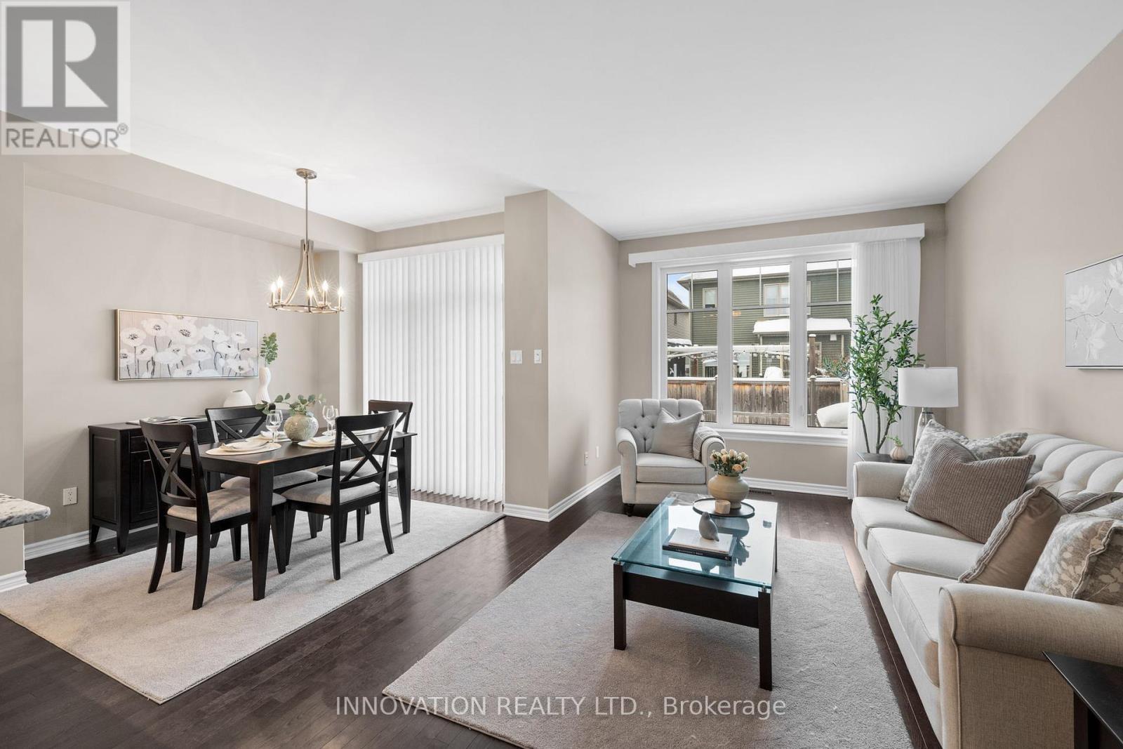 13 Merrill Street, Ottawa, ON - Indoor Photo Showing Living Room
