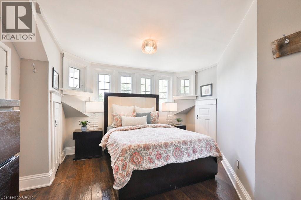 44 Mississauga Road N, Mississauga, ON - Indoor Photo Showing Bedroom