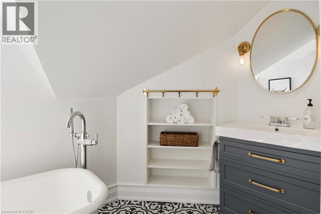 320 Whitmore Drive, Waterloo, ON - Indoor Photo Showing Bathroom