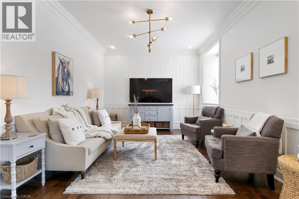 320 Whitmore Drive, Waterloo, ON - Indoor Photo Showing Living Room