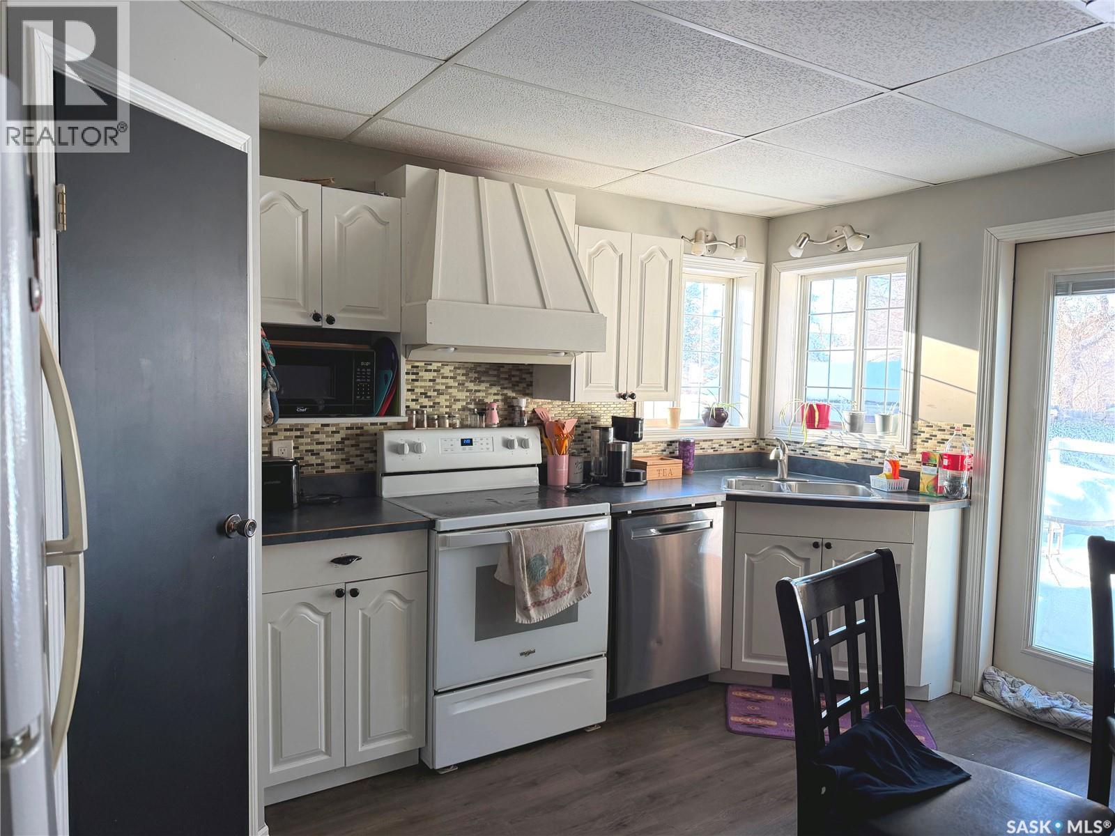 324 Main Street, Balcarres, SK - Indoor Photo Showing Kitchen