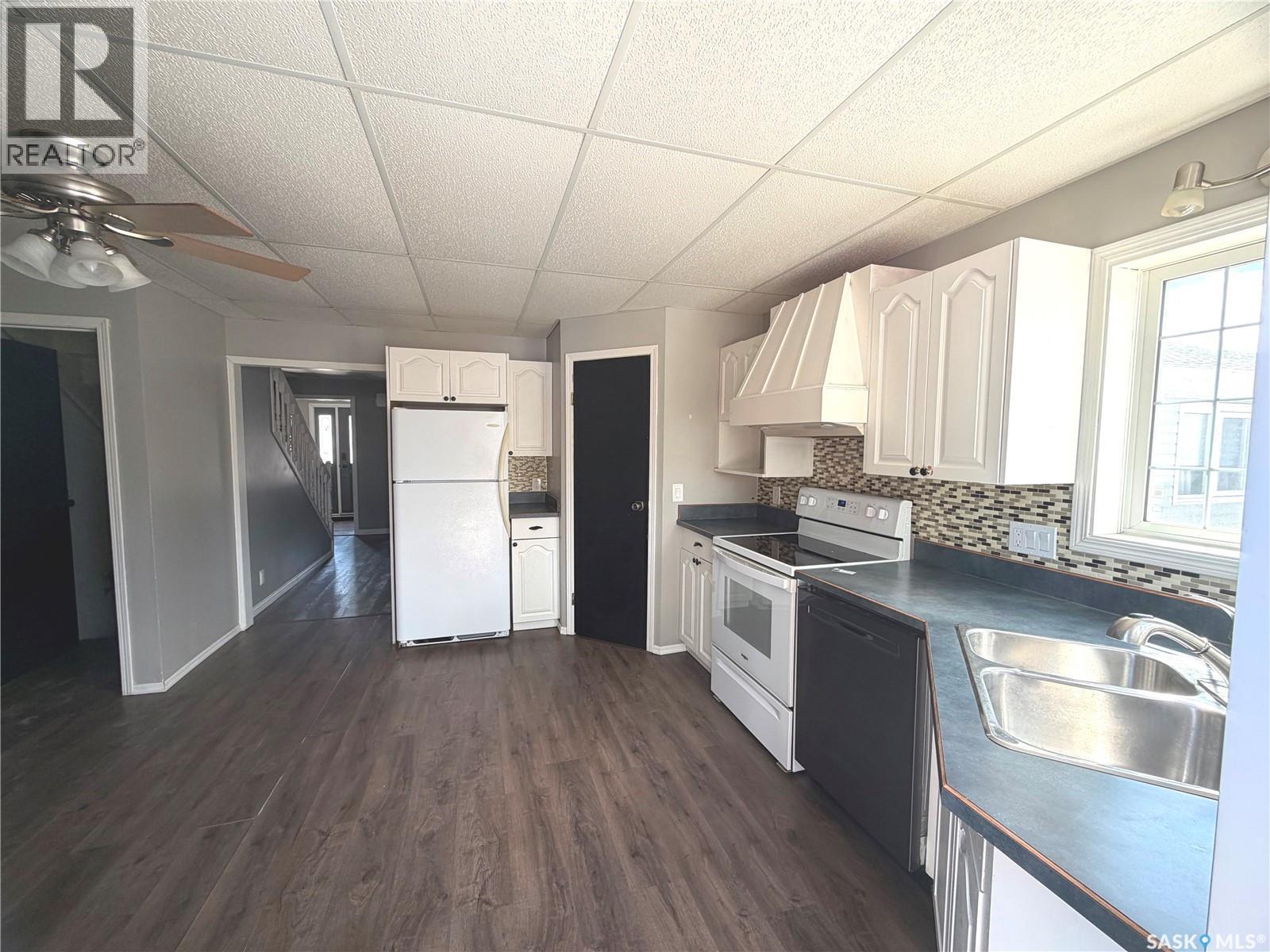 324 Main Street, Balcarres, SK - Indoor Photo Showing Kitchen With Double Sink