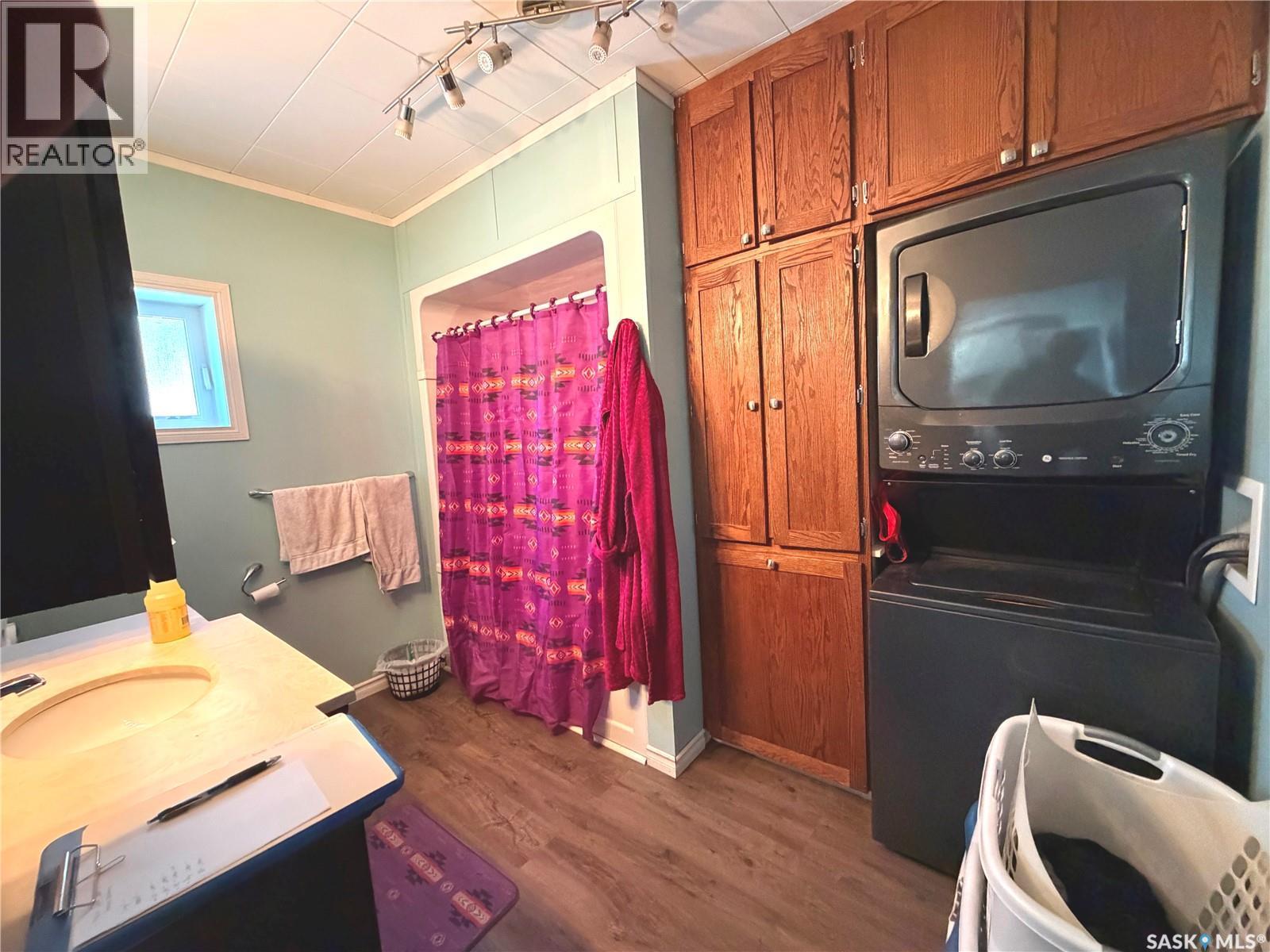 324 Main Street, Balcarres, SK - Indoor Photo Showing Laundry Room