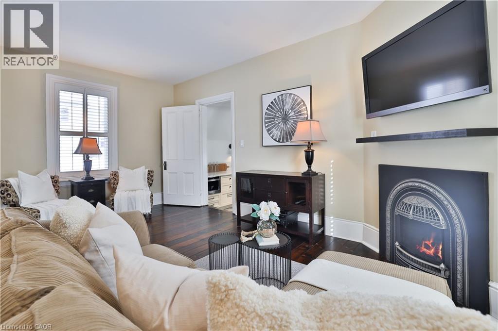 455 Nelson Avenue, Burlington, ON - Indoor Photo Showing Living Room With Fireplace