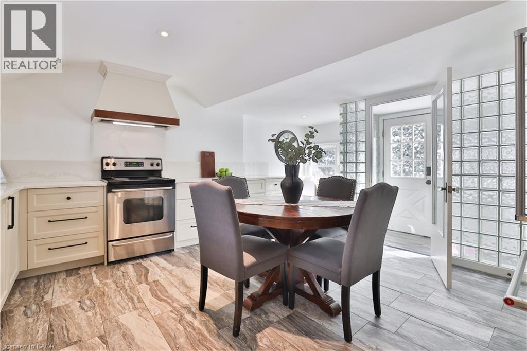 455 Nelson Avenue, Burlington, ON - Indoor Photo Showing Dining Room