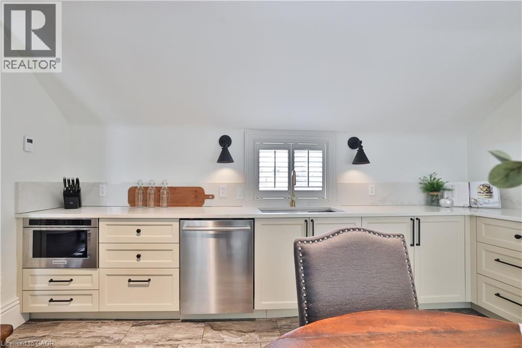 455 Nelson Avenue, Burlington, ON - Indoor