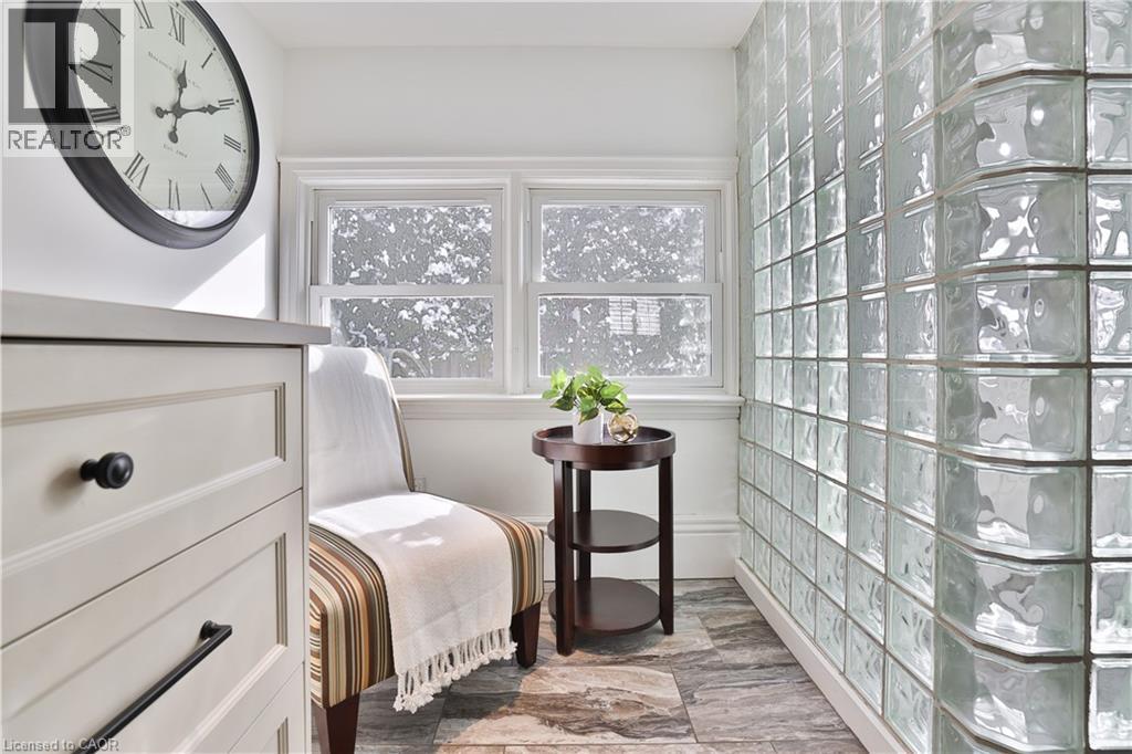 455 Nelson Avenue, Burlington, ON - Indoor Photo Showing Other Room