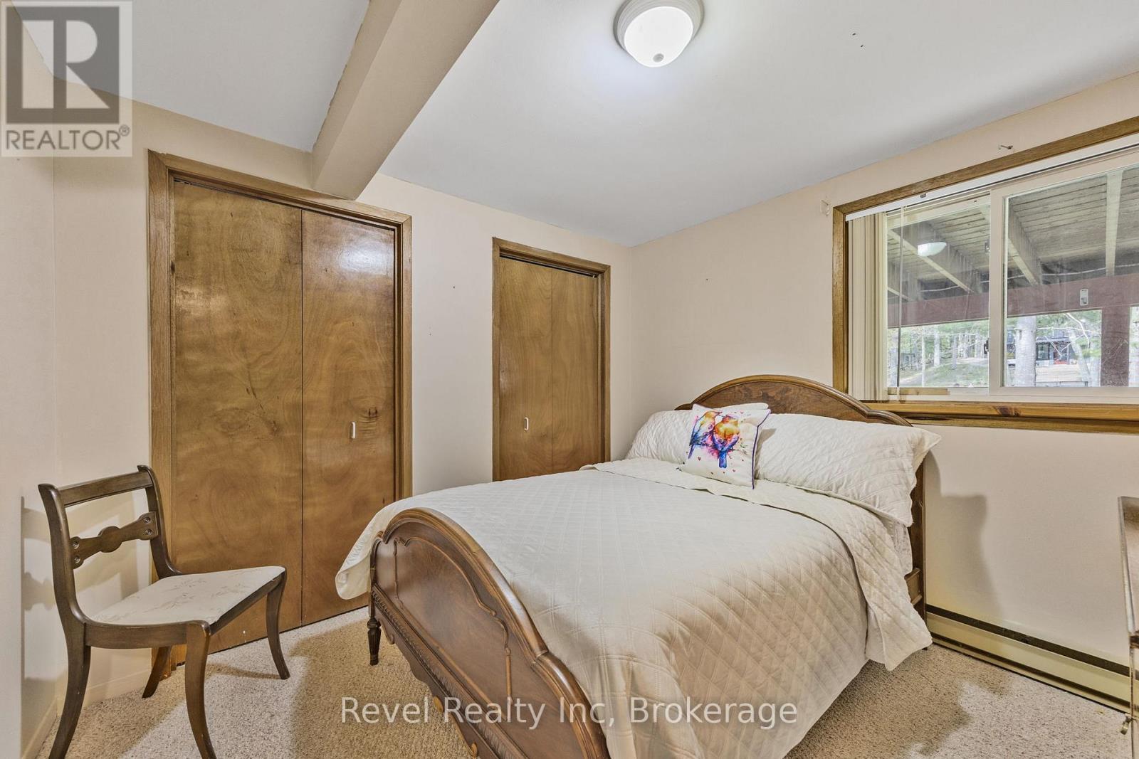 31 Desroches Trail, Tiny, ON - Indoor Photo Showing Bedroom