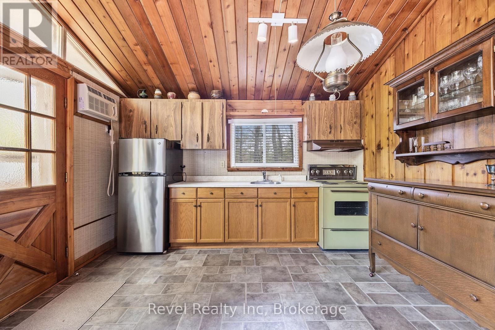 31 Desroches Trail, Tiny, ON - Indoor Photo Showing Kitchen