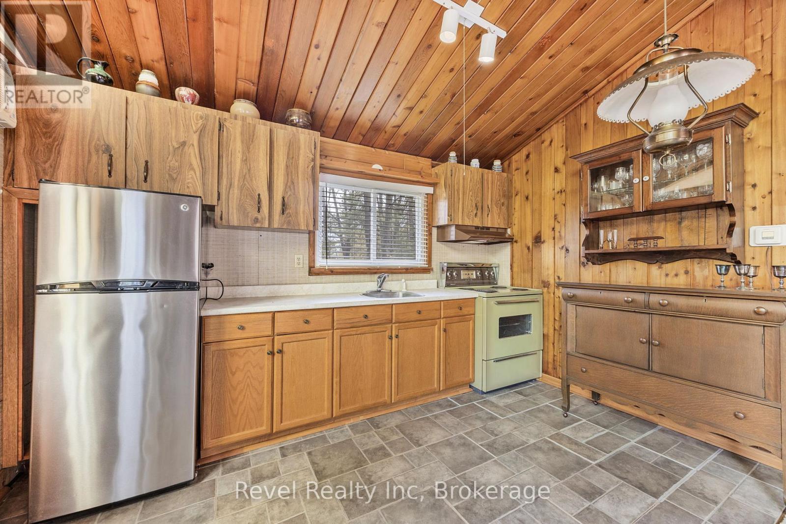 31 Desroches Trail, Tiny, ON - Indoor Photo Showing Kitchen