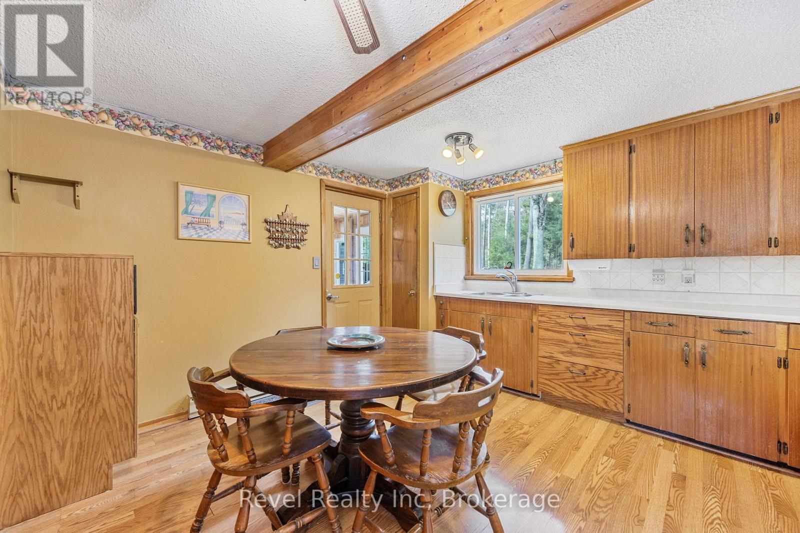 31 Desroches Trail, Tiny, ON - Indoor Photo Showing Dining Room