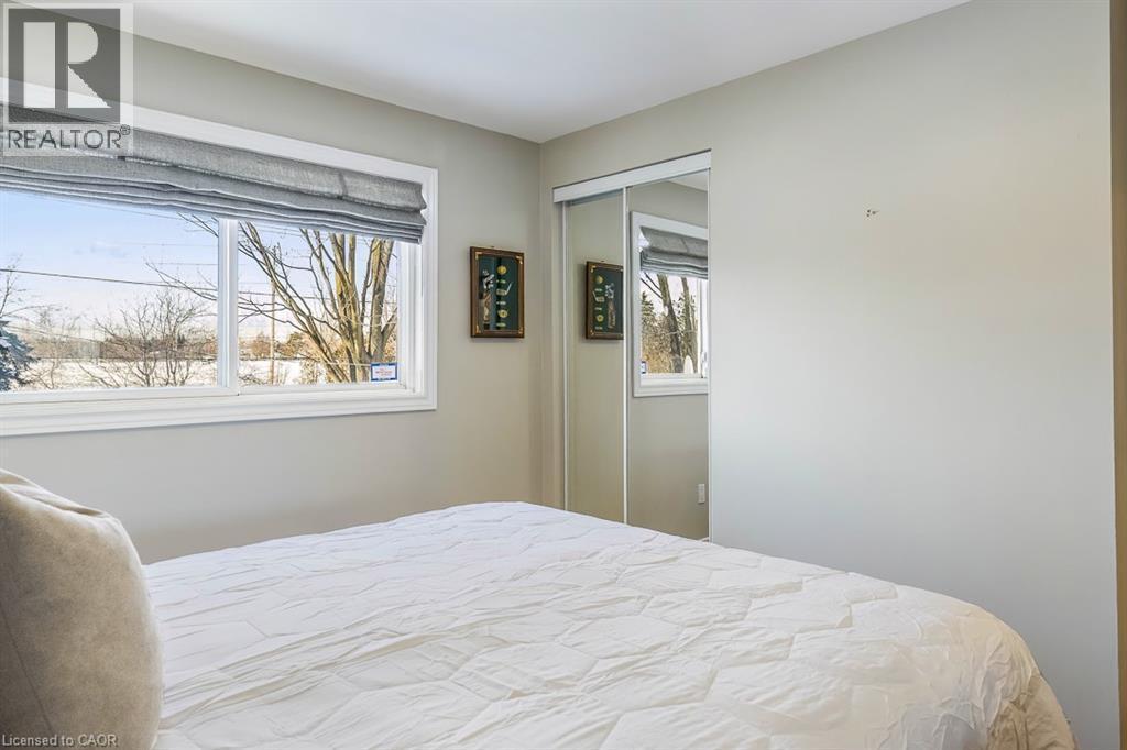 720 Mullin Way, Burlington, ON - Indoor Photo Showing Bedroom