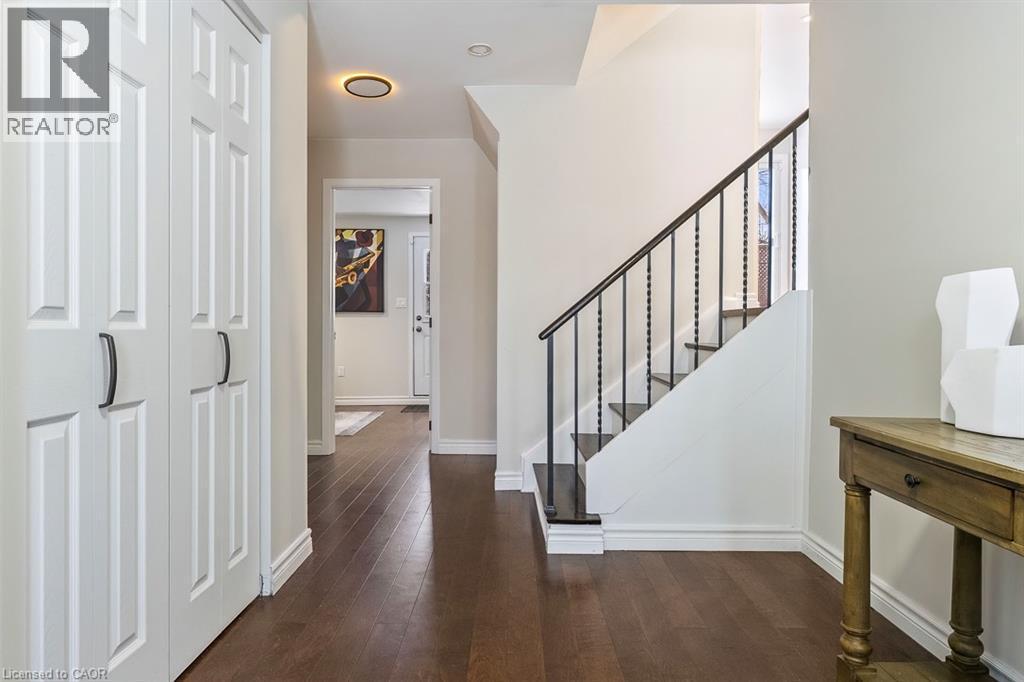 720 Mullin Way, Burlington, ON - Indoor Photo Showing Other Room