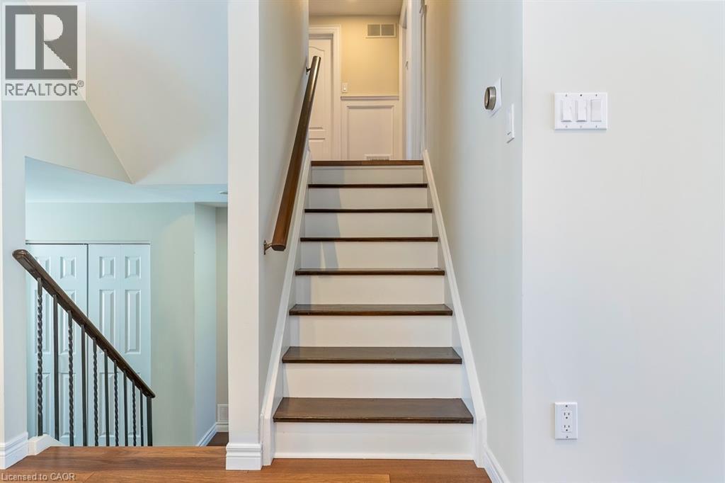 720 Mullin Way, Burlington, ON - Indoor Photo Showing Other Room