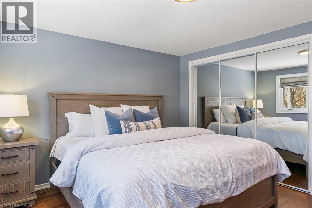 720 Mullin Way, Burlington, ON - Indoor Photo Showing Bedroom