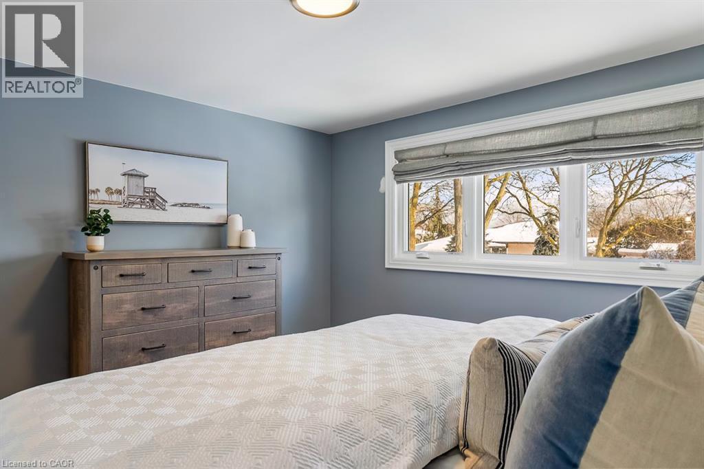 720 Mullin Way, Burlington, ON - Indoor Photo Showing Bedroom