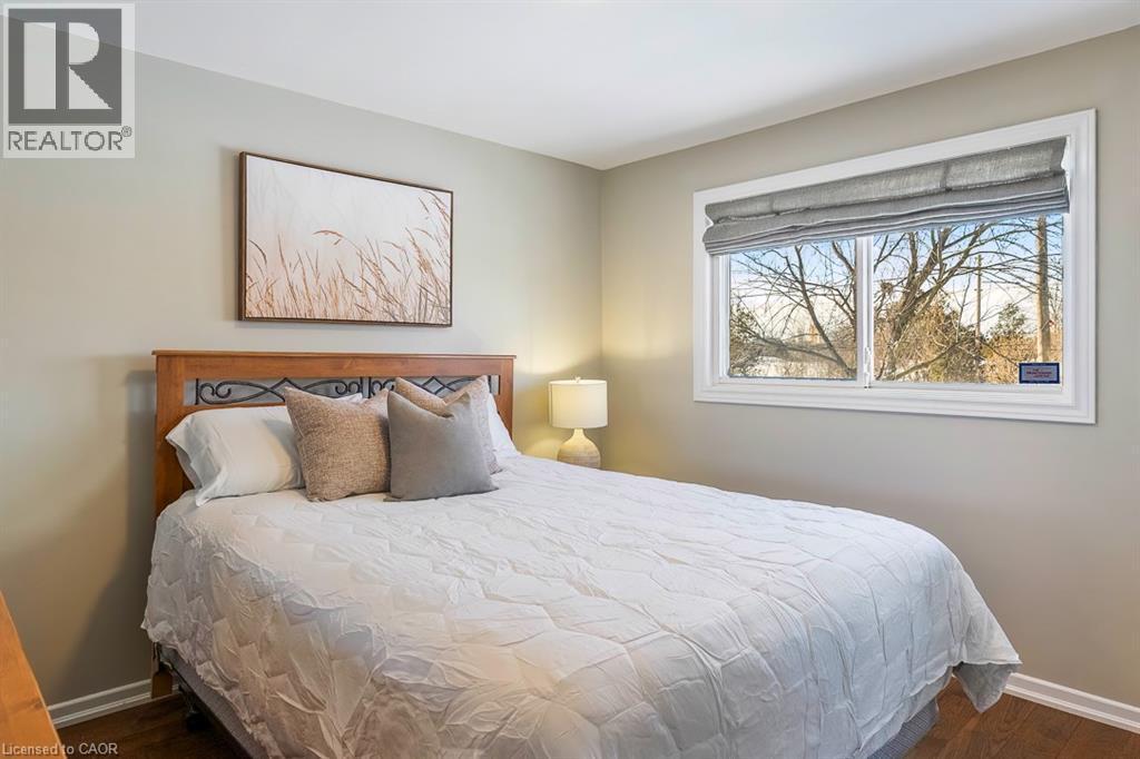 720 Mullin Way, Burlington, ON - Indoor Photo Showing Bedroom