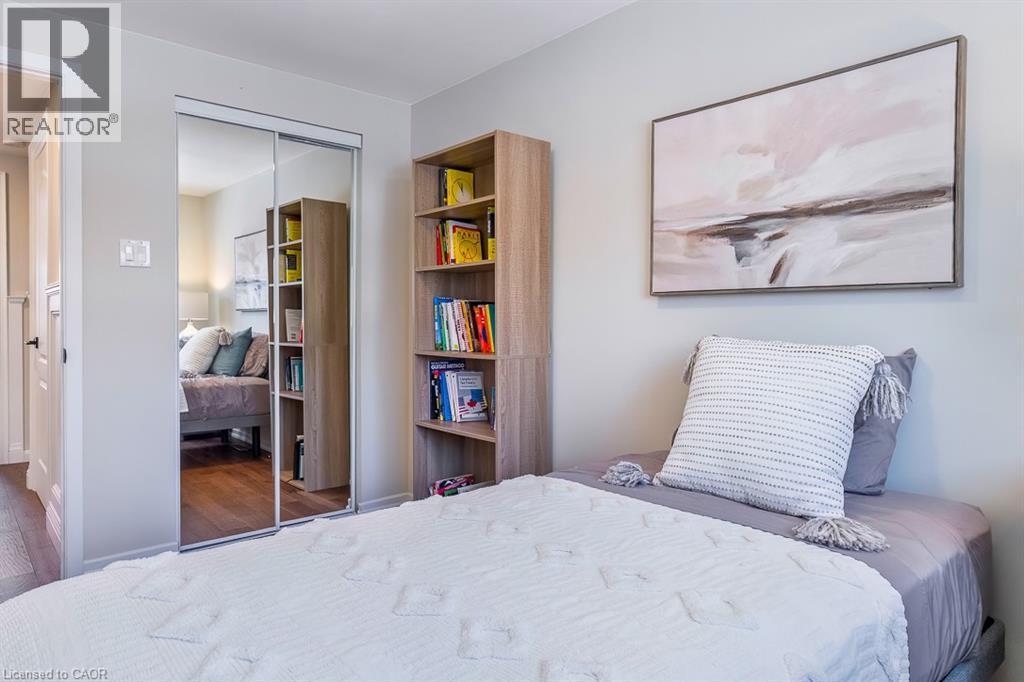 720 Mullin Way, Burlington, ON - Indoor Photo Showing Bedroom