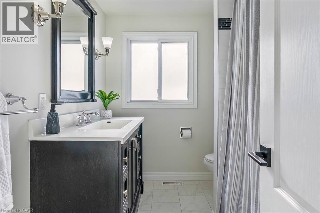 720 Mullin Way, Burlington, ON - Indoor