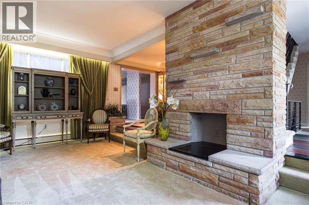 6 Freeland Court, Hamilton, ON - Indoor With Fireplace