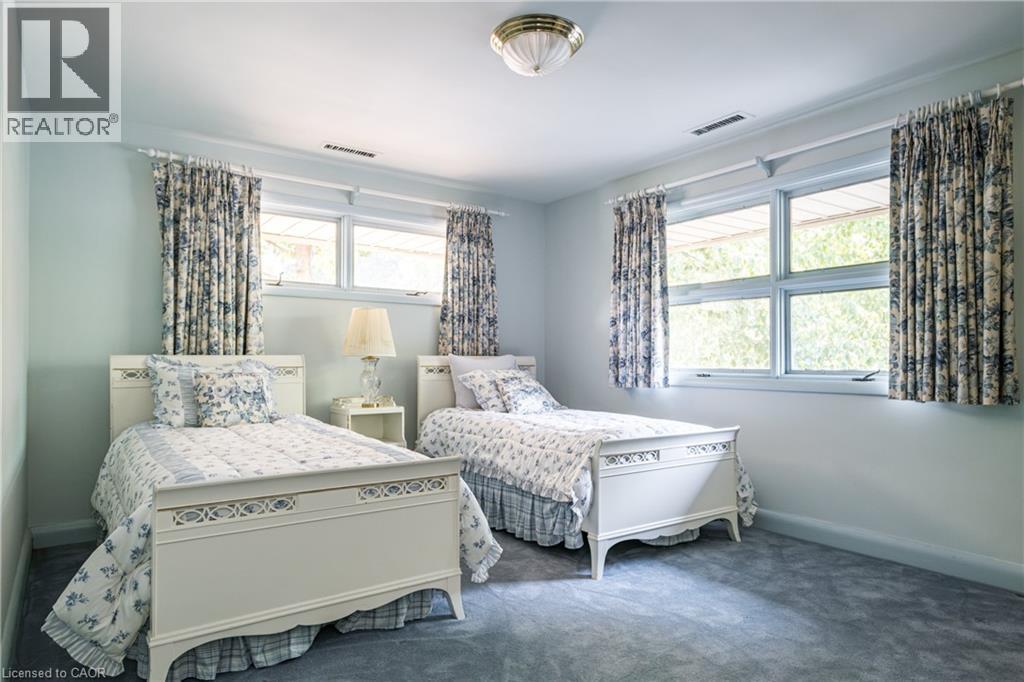 6 Freeland Court, Hamilton, ON - Indoor Photo Showing Bedroom