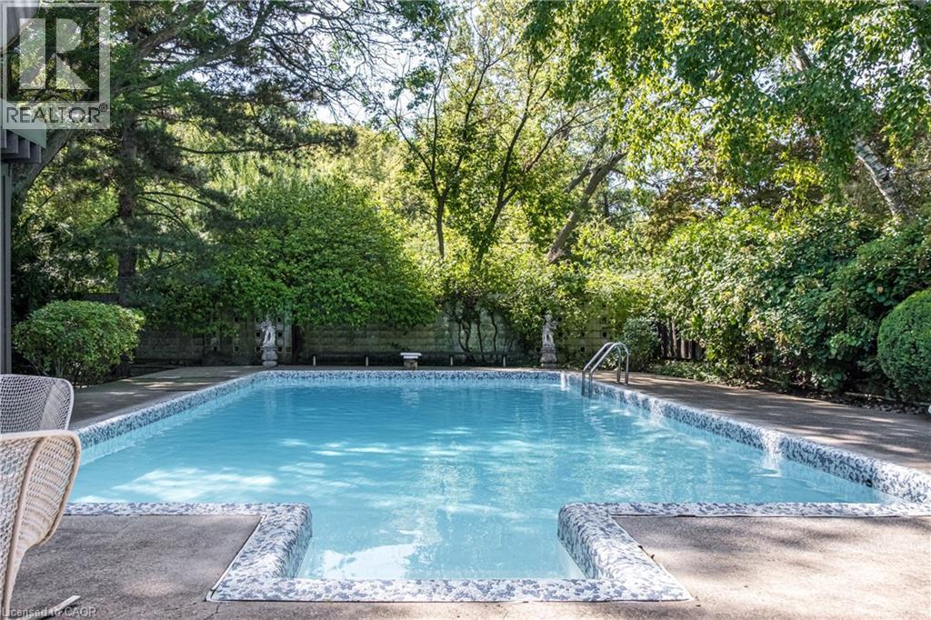 6 Freeland Court, Hamilton, ON - Outdoor With In Ground Pool