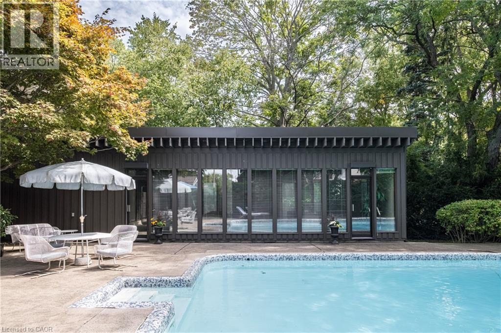 6 Freeland Court, Hamilton, ON - Outdoor With In Ground Pool