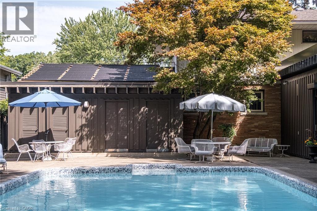 6 Freeland Court, Hamilton, ON - Outdoor With In Ground Pool
