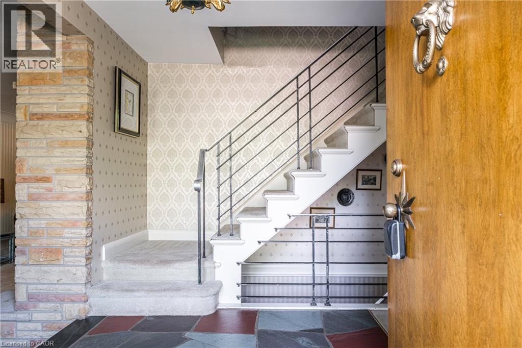 6 Freeland Court, Hamilton, ON - Indoor Photo Showing Other Room