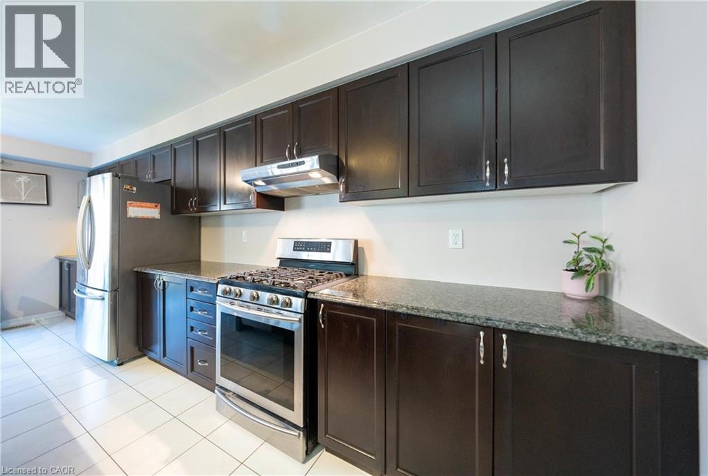 335 Falling Green Crescent, Kitchener, ON - Indoor Photo Showing Kitchen