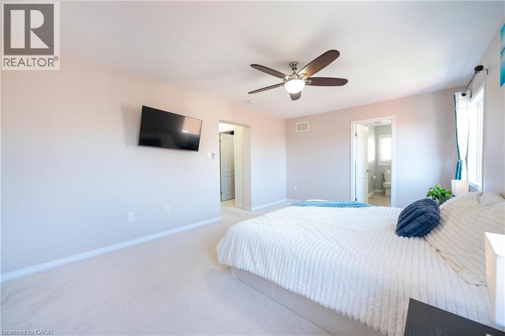 335 Falling Green Crescent, Kitchener, ON - Indoor Photo Showing Bedroom