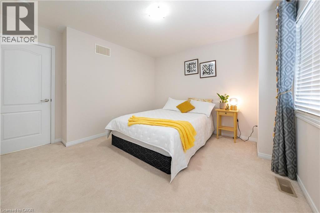 335 Falling Green Crescent, Kitchener, ON - Indoor Photo Showing Bedroom