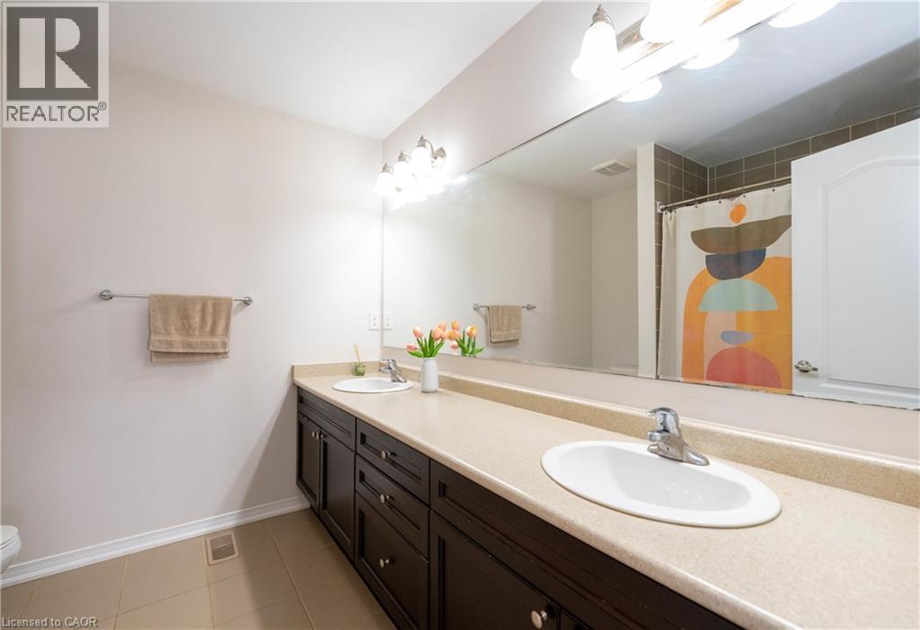 335 Falling Green Crescent, Kitchener, ON - Indoor Photo Showing Bathroom