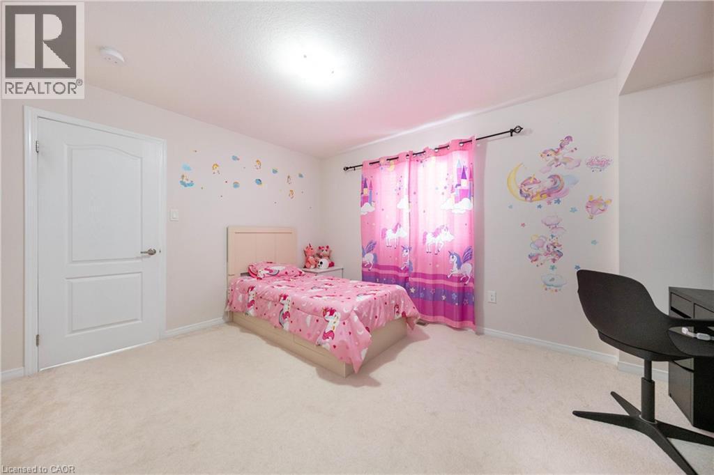 335 Falling Green Crescent, Kitchener, ON - Indoor Photo Showing Bedroom