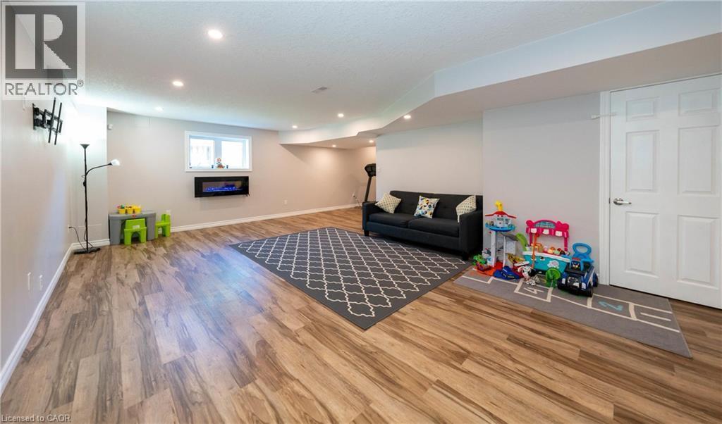 335 Falling Green Crescent, Kitchener, ON - Indoor Photo Showing Other Room