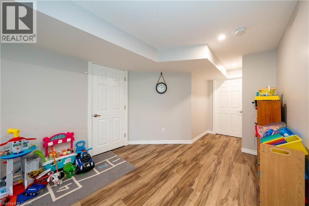 335 Falling Green Crescent, Kitchener, ON - Indoor Photo Showing Other Room