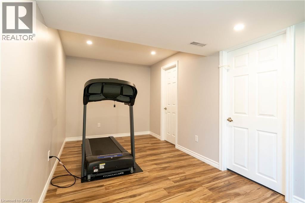 335 Falling Green Crescent, Kitchener, ON - Indoor Photo Showing Gym Room