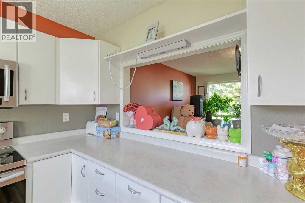 20 Falton Way Ne, Calgary, AB - Indoor Photo Showing Kitchen
