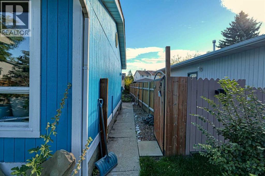 20 Falton Way Ne, Calgary, AB - Outdoor