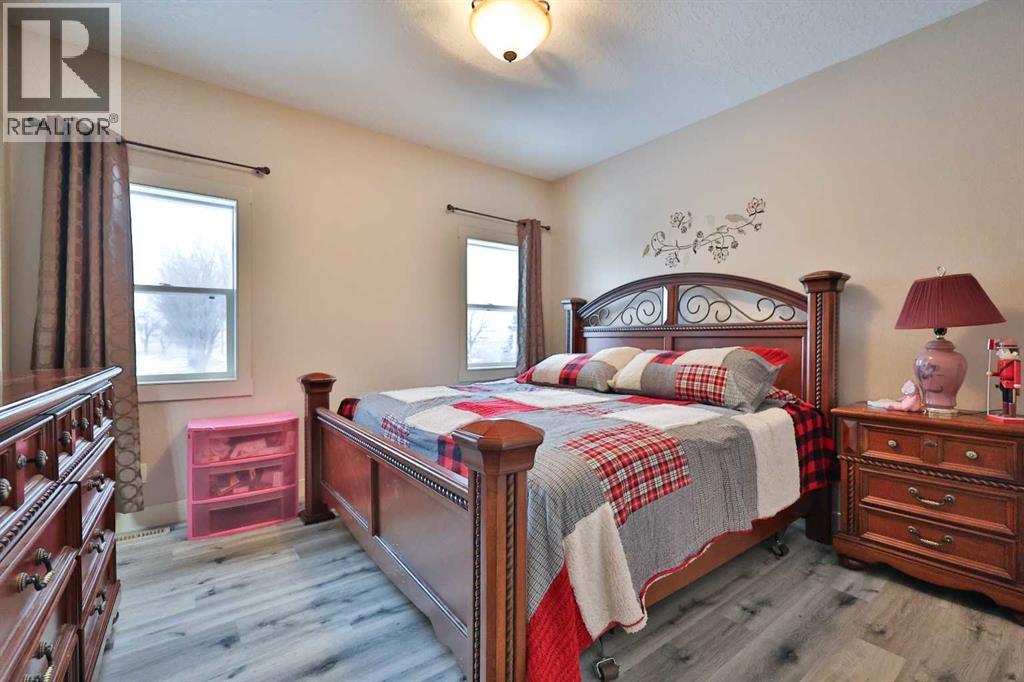 501 6 Avenue, Warner, AB - Indoor Photo Showing Bedroom