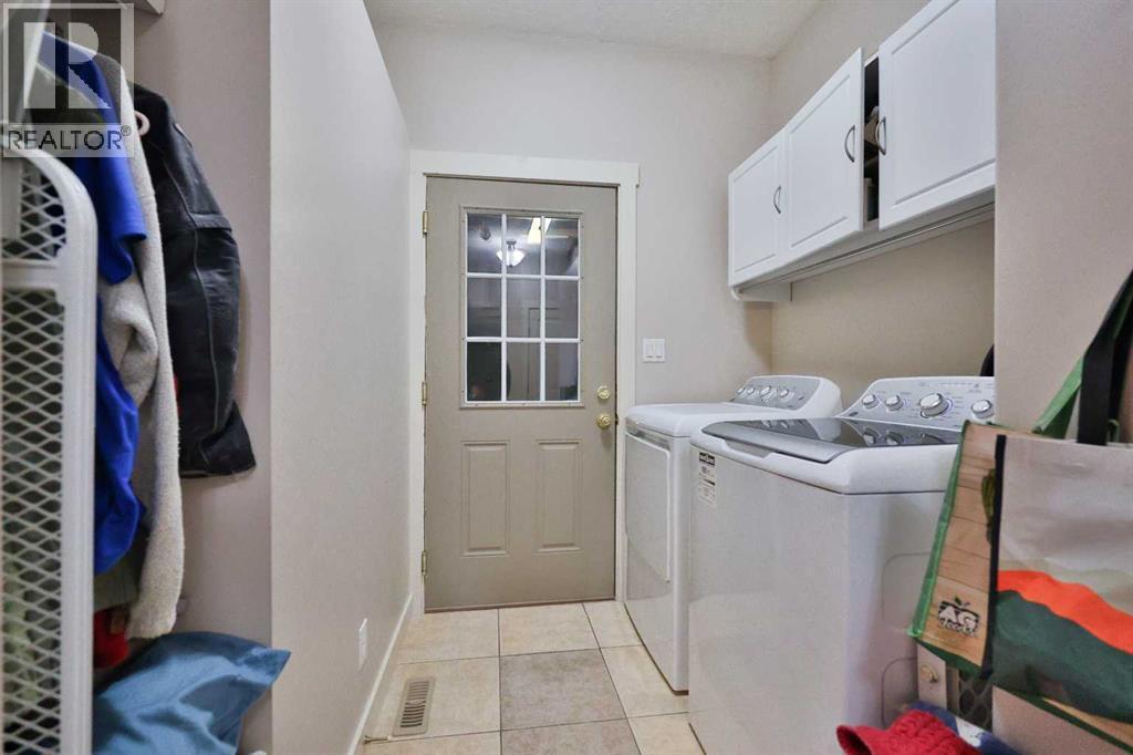 501 6 Avenue, Warner, AB - Indoor Photo Showing Laundry Room