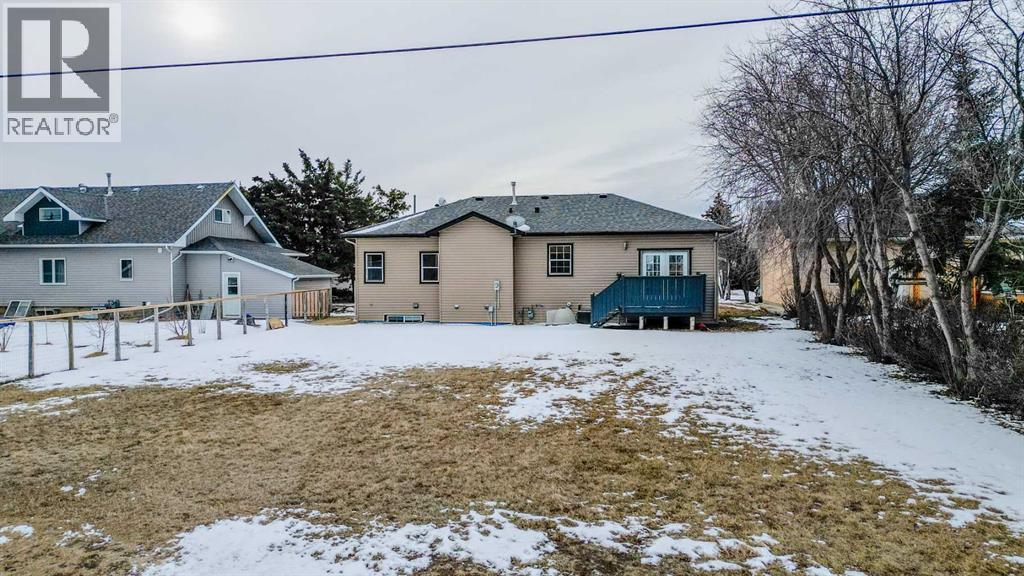 501 6 Avenue, Warner, AB - Outdoor