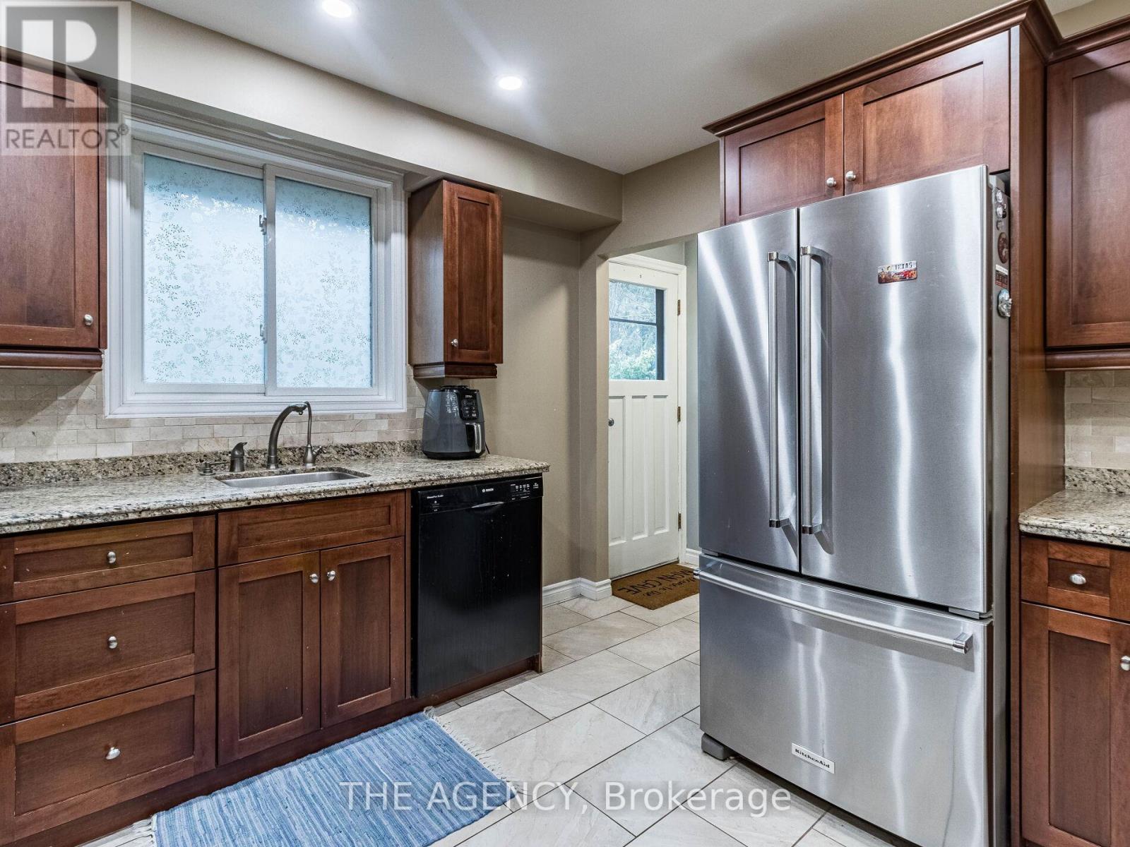 29 Culpepper Drive, Waterloo, ON - Indoor Photo Showing Kitchen