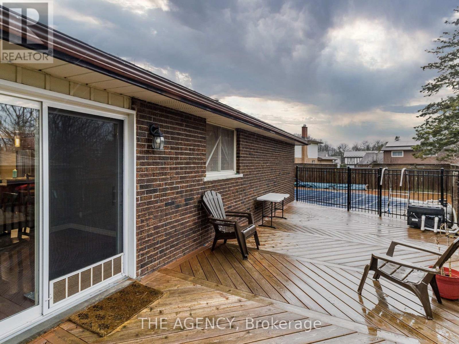 29 Culpepper Drive, Waterloo, ON - Outdoor With Deck Patio Veranda With Exterior
