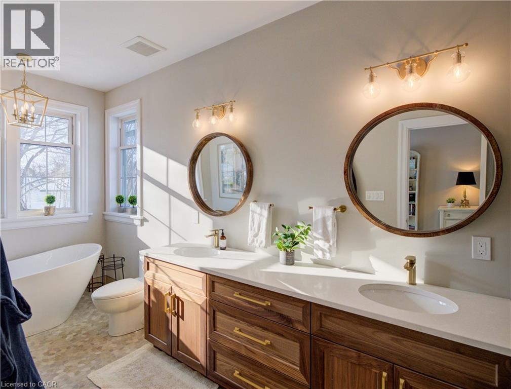 107 Earl Street, Kitchener, ON - Indoor Photo Showing Bathroom