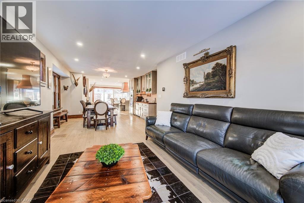 107 Earl Street, Kitchener, ON - Indoor Photo Showing Living Room